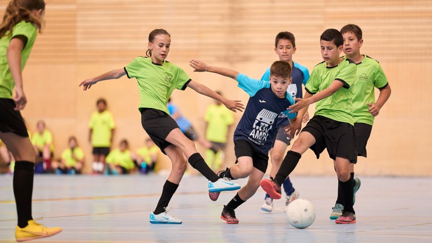 Moments de la cloenda dels Jocs Escolars de Futbol Sala del curs passat
