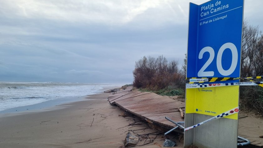 La platja de Can Camins ha estat la més danyada