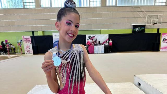 Carlota Martínez amb la medalla de plata