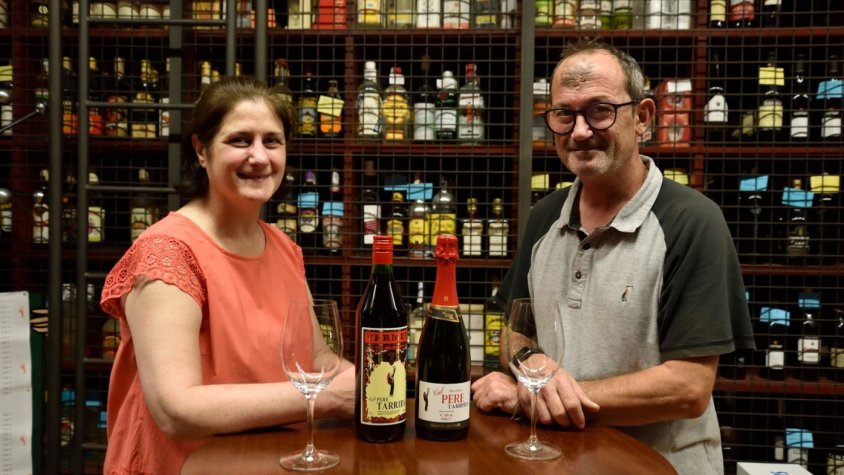 Jordina i Jofre Tarrida, continuadors de la feina de l'avi Pere, fundador de la mítica taverna